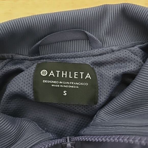 Athleta Brooklyn Bomber‎ Featherweight Jacket Size Small Leopard Medieval Violet - Picture 3 of 11